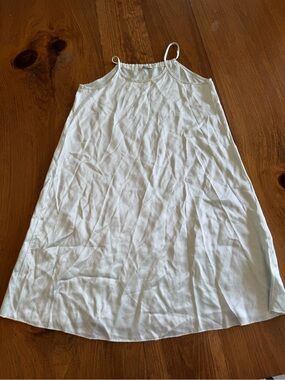 PJ Harlow Monrow Satin Nightgown XS color is mint silver color perfect Condition